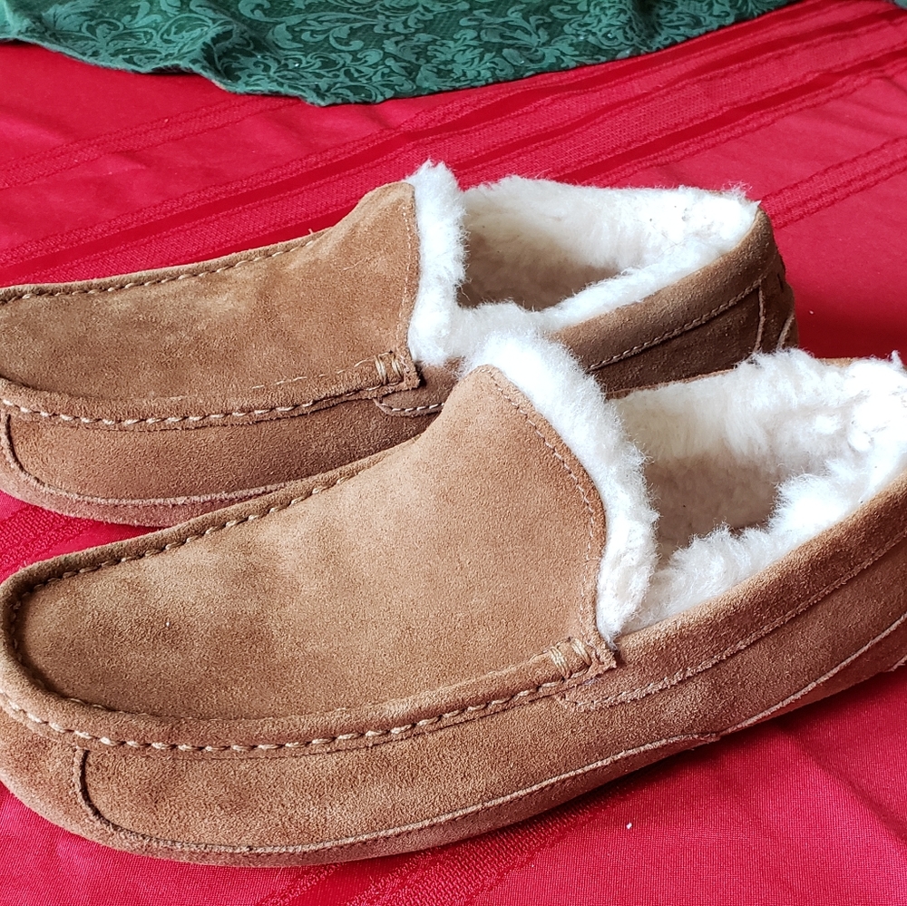 Men's Ascot Uggs - size 11 nw box